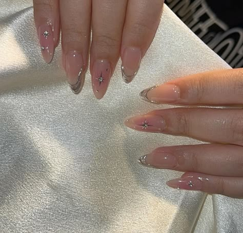 Gel X Nails Sparkle, Nail Design Gel Polish, Nail Art Inspo Aesthetic 2024, Gel X Nails Simple, Nail Aesthetic Designs, Cute Sparkly Nails, Graduation Nails Almond, Korea Nails Design, Aespa Nails