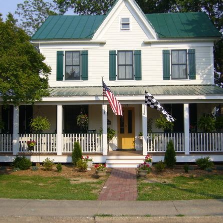 Green Roof House, Metal Roof Houses, Green Shutters, Farmhouse Front Door, Roof Colors, This Old House, Farmhouse Front, Tin Roof, Front Door Colors