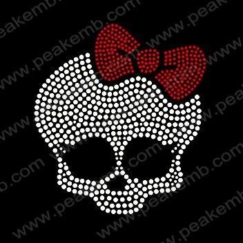 Diy Rhinestone Shirt, Emo Mcbling, Hello Kitty Rhinestone, Diy Bling, Rhinestone Designs Pattern, Art Presents, Rhinestone Skull, Custom Rhinestone, Girl Skull