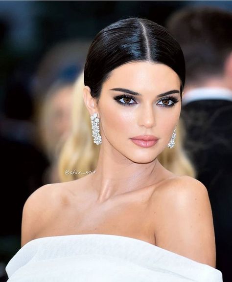 Great weekend look Kendall Jenner Met, Kendall Jenner Met Gala, Kendall Jenner Makeup, Make Up Gold, Romantic Makeup, Mode Ulzzang, Jenner Makeup, Kendall Jenner Outfits, Jenner Outfits