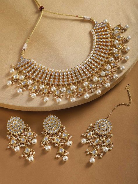 Popular Imitation Jewellery Stores For Your Wedding Festivities: Online to Offline! Tika Jewelry, Wedding Jewellery Designs, Bridal Jewelry Sets Brides, Indian Wedding Jewelry Sets, Fancy Jewellery Designs, Jewelry Set Design, Indian Jewelry Sets, Choker Necklace Set, Indian Wedding Jewelry