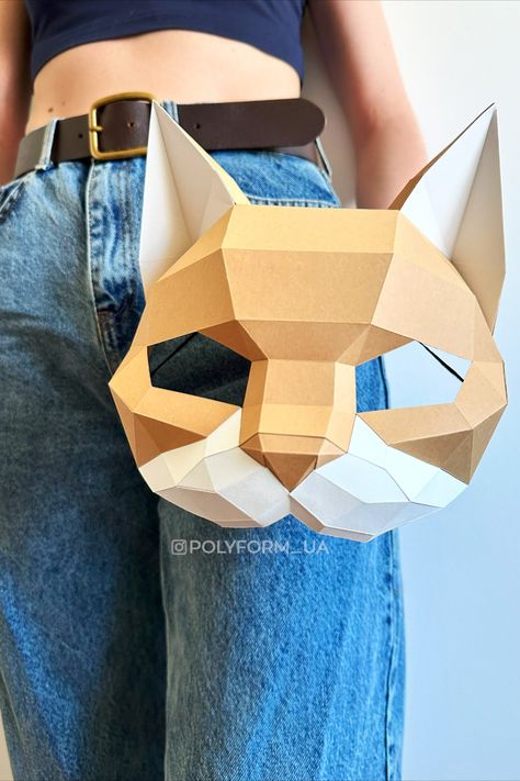 YouTube tutorial https://youtu.be/B-C66SHYbJY https://www.etsy.com/listing/866347158/cat-mask-2-low-poly-animal-papercraft Diy Mask Costume Paper Mache, Papercraft Mask Template, Therian Mask Template, Cat Mask Template, Cat Mask Ideas, Low Poly Cat, Cat Papercraft, Animal Masks Diy, Mascara Papel Mache