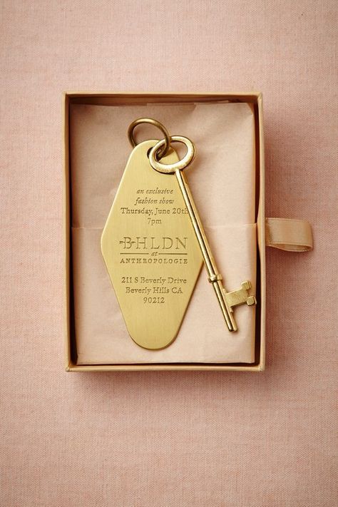 Private Invitation Design, Vip Event Invitation, Private Party Invitation, Private Event Invitation, Invitation Packaging Ideas, Hotel Key Design, Vip Event Ideas, Keychain Packaging Design, Key Box Ideas