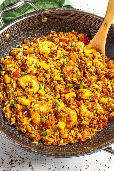 Pineapple Fried Rice - Chili Pepper Madness Growing Chili Peppers, Pineapple Fried Rice Recipe, Thai Pineapple Fried Rice, Thai Drunken Noodles, Curry Fried Rice, Pineapple Curry, Chili Rice, Chicken Fried Rice Recipe, Pineapple Fried Rice