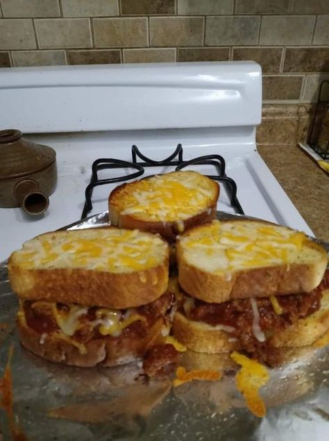 Sloppy Joes Texas Style - MAKINGOURLIFEMATTER Hamburger Barbecue, Sandwich Meals, Cheeseburger Dip, Copper Chef, Texas Toast, Pot Luck, Sloppy Joe, Bacon Cheeseburger, Food Babe