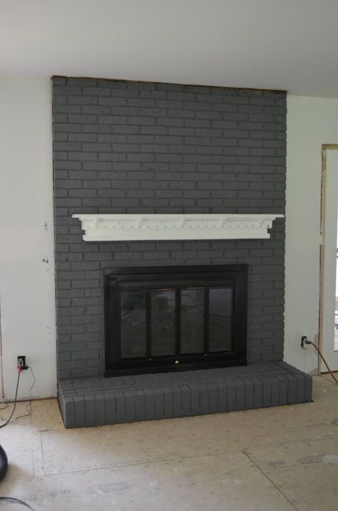 Painted brick Annie Sloan Chalk Paint Grey Painted Fireplace, Grey Painted Brick, Grey Paint Living Room, Grey Fireplace, Brick Fireplaces, Paint Makeover, White Brick Fireplace, Chalk Paint Makeover, Painted Brick Fireplace