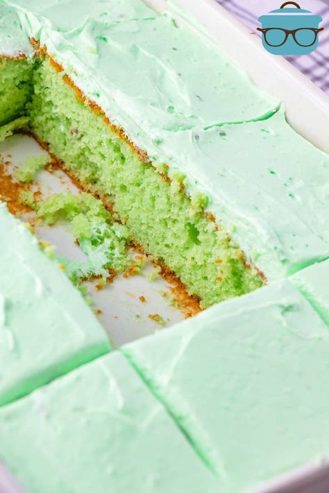 EASY GREEN PISTACHIO CAKE (+Video) - dessert #dessert Easy Pistachio Cake, Watergate Cake, Pistachio Pudding Cake, Pistachio Cake Recipe, Breakfast Sliders, Cake Simple, Pistachio Pudding, Green Cake, Pistachio Cake