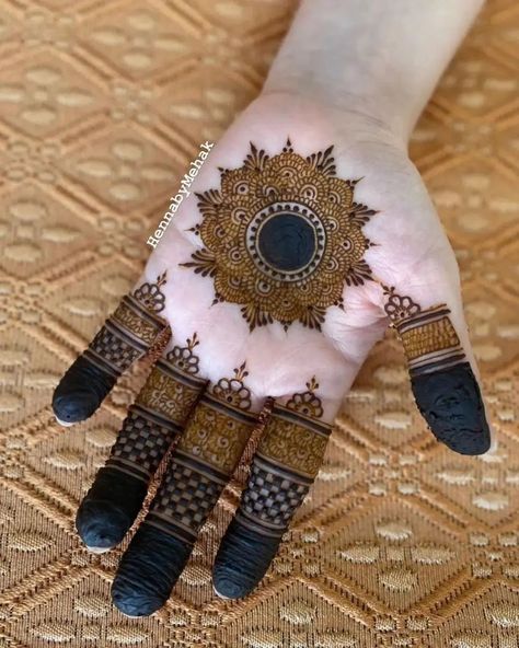 Plam Mehandi Designs Simple, Plam Mehandi Designs, Mehandi Designs Simple, Minimal Mehndi Designs, Minimal Mehndi, Henna Butterfly, Latest Finger Mehndi Designs, Finger Mehndi Designs, Self Grooming