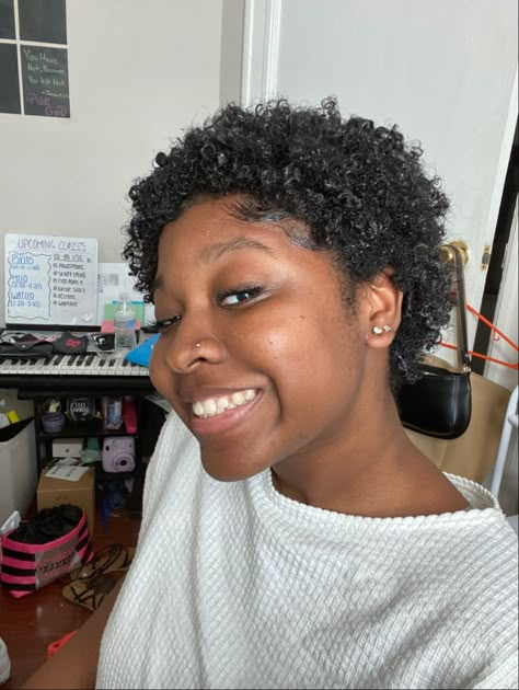 Short Hair With Dye For Black Women, Type 4 Big Chop, Short Defined 4c Hair, Twa 4b Hair, Pixie Haircut 4c Hair, Big Chop 4b Hair, Tiny Afro Hairstyles Natural Hair, Short Natural Curly Hair 4c, 4c Short Natural Hairstyles Big Chop