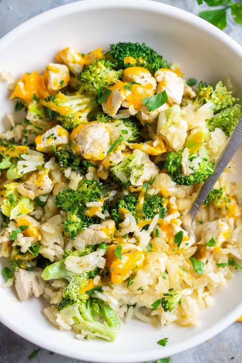 Chicken, rice, and broccoli are simmered in on the stove for the perfect casserole-style dinner. It's easy, quick, cheesy, and family-loved! Chicken Rice Broccoli Bowl, Chicken Rice Broccoli Casserole, Chicken Vegetable Rice, Chicken Rice Broccoli, Broccoli Casserole Healthy, Riced Broccoli Recipes, Broccoli Cheese Rice, Rice Bowls Healthy, Rice And Broccoli