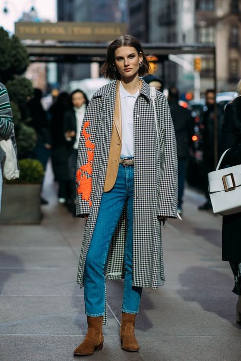 Day 5 Fotografi Fesyen, Fall Fashion Coats, Nyfw Street Style, Popsugar Fashion, Plaid Coat, Looks Street Style, Street Fashion Photography, Street Style Inspiration, Fall Street Style