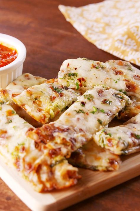 Zucchini Cheesy Bread, Cheesy Bread Recipe, Resep Vegan, Zucchini Cheese, Cheesy Breadsticks, Bread Sticks, Cheesy Zucchini, Cheesy Bread, Recipes Appetizers