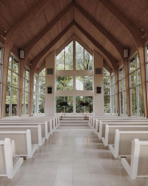 SOMETHING BLUE JOURNAL on Instagram: “Behind the Scenes | @glass_chapel  ___ These windows are everything 😍 ___ Vendors:  Venue | @glass_chapel  Photographer |…” Wedding Venue Windows, Big Window Wedding Ceremony, The Glass Chapel, Glass Church Wedding, All Glass Wedding Chapel, Small White Chapel, Glassy Mountain Chapel Wedding, Wedding Chapel Ideas, Blue Journal