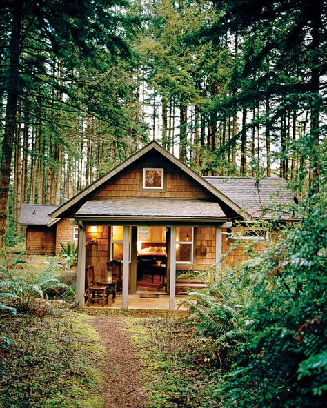 An amazing cottage in the woods. Cottages In The Woods, Small Cabin In The Woods, Woods Cottage, Unique Vacation Rentals, Small Cabins, Wood Houses, Guest Cabin, Cabin Living, Cottage In The Woods