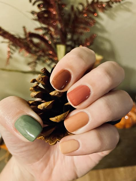 Skittle Fall Nails, Autumn Skittle Nails, Autumn Multicolor Nails, Multi Color Green Nails, Fall Skittle Manicure, Autumn Nails Multi Color, Fall Nails Orange And Green, Warm Autumn Color Palette Nails, Multi Colored Fall Nails