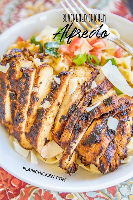 Blackened Chicken Alfredo Chicken Alfredo Instant Pot, Fettuccine Alfredo Sauce Recipe, Blackened Chicken Pasta, Blackened Chicken Alfredo, Garlic Alfredo Sauce, Chicken Marinate, Jarred Alfredo Sauce, Food Entrees, Fettuccini Alfredo