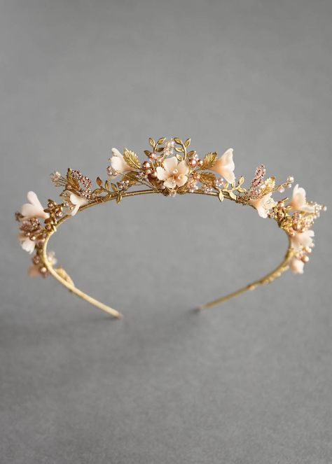 Floral Wedding Crown, Blush Floral Wedding, Crown Aesthetic, Crystal Bridal Tiaras, Beautiful Tiaras, Wedding Crown, Headpiece Wedding, Fantasy Jewelry, Girly Jewelry