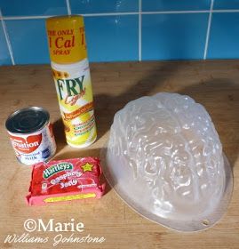 How to make a Jello or Jelly Brain in a plastic mold Brain Jello Mold Recipe, Jello Brain Mold Recipe, Brain Mold Recipe, Brain Jello Mold, Jello Brain, Brain Mold, Halloween Jelly, Halloween Jello, How To Make Jello