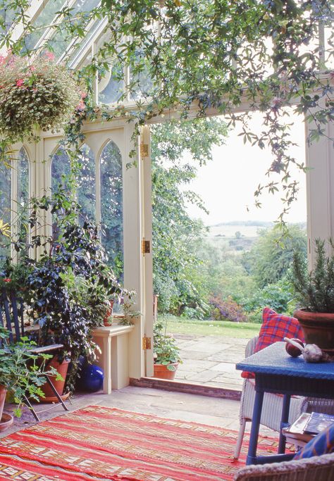 Conservatory Garden Room, Plants Conservatory, French Conservatory, Small Conservatory Interiors, Cottage Conservatory, Small Conservatory Ideas, Plant Conservatory, Garden Decor Ideas Diy, Conservatory Room