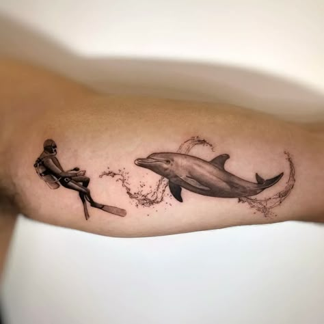 Scuba Diving Tattoo Sleeve, Dolphin Leg Tattoo, Diving Tattoos For Men, Dolphin Tattoo For Men, Dolphin Tattoo Realistic, Dolphin Tattoo Men, Sea Tattoo Men, Scuba Diving Tattoo Ideas, Underwater Tattoo Ideas