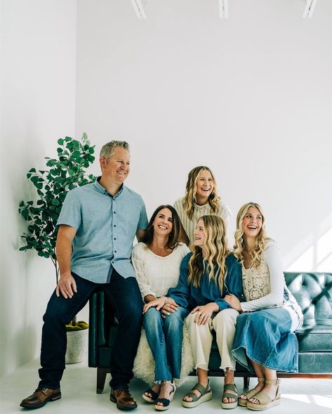 Seems like the perfect day to share this cozy indoor family shoot! ❄️ Even though it feels too soon, indoor shoots are the perfect alternative if you put off your outdoor family photos! 🤟🏼 #utahcountyphotographer #utahfamilyphotographer #lifeofaphotographer #indoorfamilyphotography #indoorphotoshoot #indoorphotography #lifestylefamilyphotography #photographytips Chair Family Photoshoot, Large Family In Home Photoshoot, Family Picture Poses Indoor, Family Photos All Adults, Family Pictures On Couch, Cozy Indoor Family Photoshoot, Family Couch Poses, Indoor Extended Family Photos, Indoor Family Photoshoot Ideas Studios