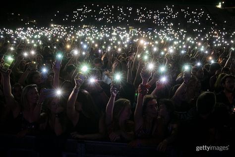 What concerts did you see this summer?⁠⠀ _⁠⠀ Camera lights from mobile phones are waved in the crowd as the band Izal performs in concert… Concert Crowd Aesthetic, Summer Camera, Band Performance, Music Aesthetics, Concert Crowd, Concert Lights, Idea Aesthetic, Phone Lighting, Burna Boy