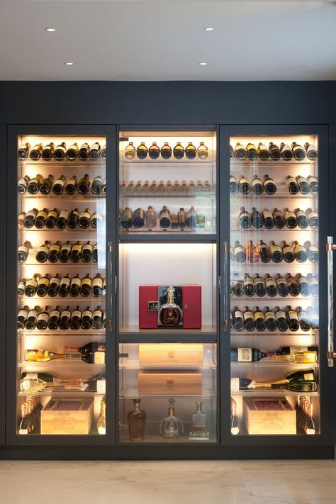 Arts And Crafts Architecture, Wine Cellar Inspiration, Wine Cellar Wall, Wine Room Design, Home Wine Bar, Arts And Crafts Period, Glass Wine Cellar, Wine Closet, Bar In Casa