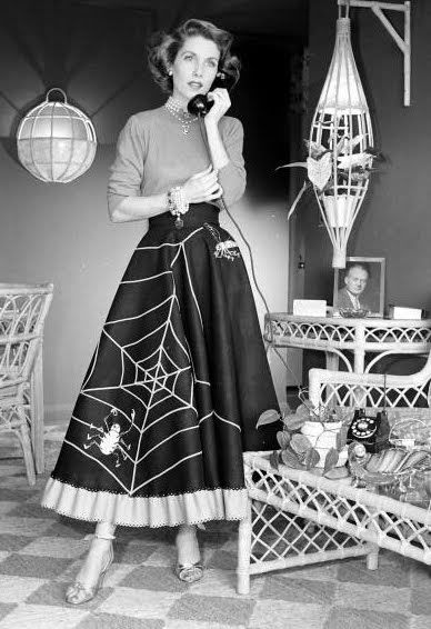 {Vintage photo of a beautifully stylish 1950s woman sporting a spider web adorned skirt via Starlet Showcase.} Vintage Halloween Photos, Halloween Skirt, Vintage Halloween Costume, Halloween Tattoo, Poodle Skirt, Look Retro, Spider Webs, On The Phone, Fantasias Halloween