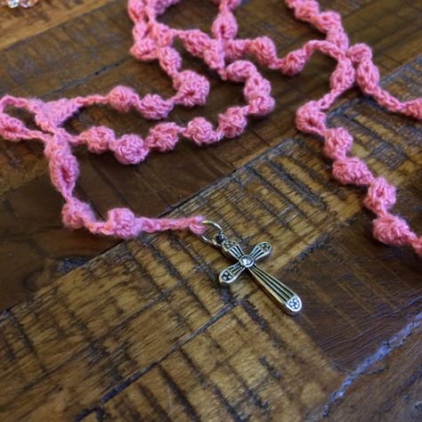 Crochet rosary free pattern Rosary Pattern, Crochet Rosary, Crochet For Easter, Crochet For Charity, Rosary Ideas, Classy Crochet, Knotted Rosary, Hook Punch, Rosary Jewelry