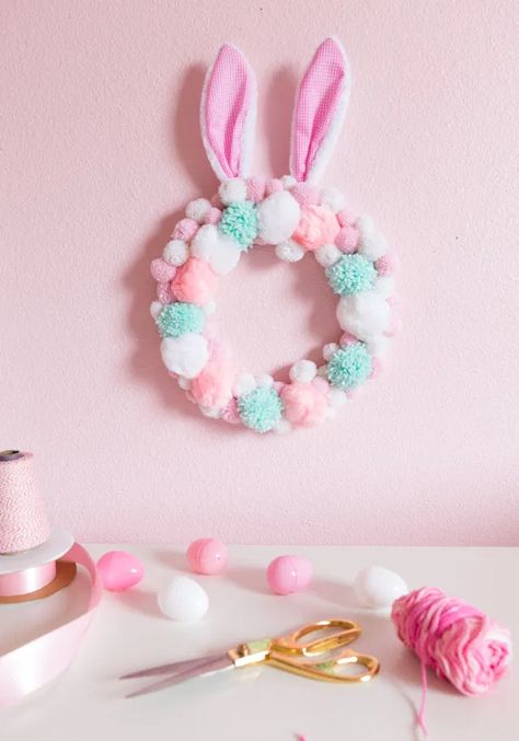 # Dollar Tree Easter Crafts, Diy Osterschmuck, Pom Pom Bunnies, Easter Wreath Diy, Pom Pom Wreath, Easter Bunny Ears, Diy Pom Pom, Pom Pom Crafts, Yarn Pom Pom