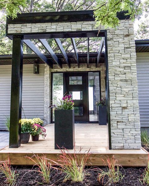 Pergola Entryway Front Entry, Front Deck Ideas Entrance, 1970s Bungalow, Deck Steps, Modern Lake House, Covered Walkway, Bungalow Renovation, Front Deck, Front Entrance