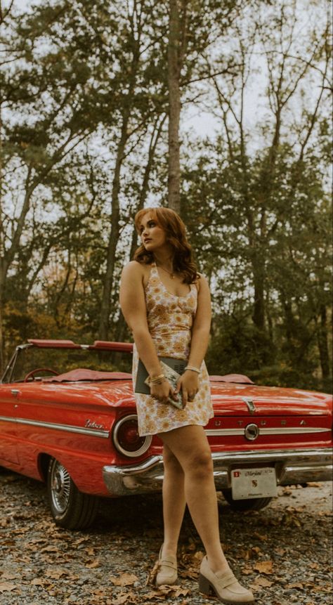 Groovy Senior Pictures, 70s Style Senior Pictures, Red Taylors Version Photoshoot, 70s Senior Photoshoot, Car Senior Photos, Vintage Senior Pictures Retro, Vintage Photoshoot Ideas Retro Senior Pictures, Senior Photos Vintage, Taylor Swift Inspired Senior Pictures