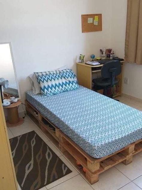 Pallet Furniture Bedroom Bed Frame, Pallet Twin Beds, Pallet Bed Frames, Pallet Bed Frame, Bedroom Ideas For Small Rooms Diy, Diy Pallet Bed, Pallet Furniture Designs, Pallet Beds, Cute Diy Room Decor