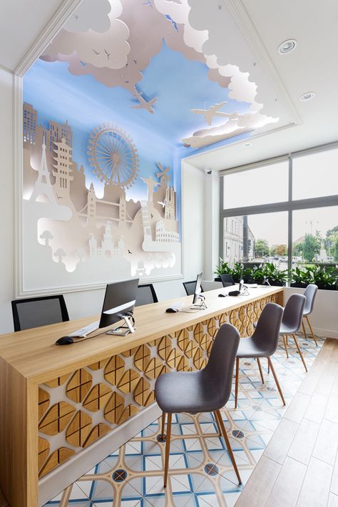 Ceiling Art Design, World Map Wall Decor Office, Agency Design Office, Travel Agency Design Offices, Travel Agent Office Design, Travel Office Interior Ideas, Travel Agency Office Design Interiors, Travel Agency Decoration, Travel Office Design