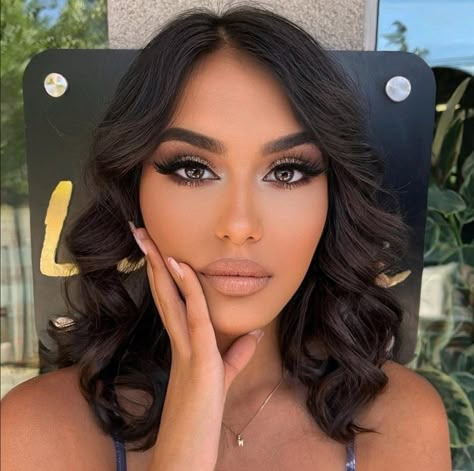 Bride Makeup Brown Eyes Black Hair, Black Hair With Makeup, Make Up Look For Black Dress Classy, Makeup Looks For Black Dress Classy, Black Dress Makeup Ideas Brown Eyes, Glam Bride Makeup Brown Eyes, Spanish Makeup Look, Prom Makeup For Brown Eyes Black Dress, Makeup To Go With Black Dress