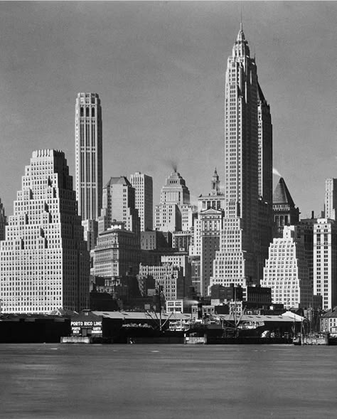 1950s Buildings, 1940s New York, Nyc Projects, Slice Pizza, Brooklyn Neighborhoods, New York City Buildings, Historic Pictures, New York Cityscape, New York Buildings