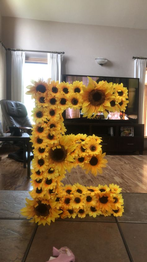 Sunflower Themed Sweet 16, Half Birthday, Sunflower Wedding, Black Decor, Sweet 16, Fall Wreath, Sunflower, Birthday, Quick Saves