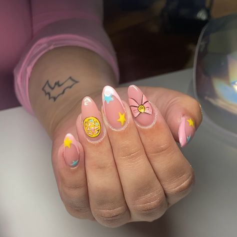 sailor moon freestyle set 💕 this was super cute and fun to do! send some more fun themed, character art freestyles my way!!!! #hamiltonnailtech #sailormoonnails #nailartaddict #gtanailtech #nailshamilton #hamiltonnailsalon Uñas One Piece, Sailor Moon Nail Art, Hamilton Nails, Sailor Moon Nails, Anime Nails, Moon Nails, Acrylic Toes, Girls Nails, French Tip Nails