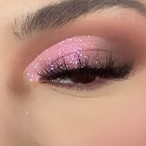 Hayley Perez on Instagram: "EYES: The Nude persuasion Palette - @bolivebeaute Glitter - @unicornsnot Hush Lashes - @tatalashes_ Style Amaya #glittereyeshadow #pinkeyeshadow #pinkglitter #cutcreasemakeup #glittercutcrease #unicornsnot" Pink Quince Makeup, Unicorn Snot, Glittery Eyeshadow, Pageant Makeup, 15 Makeup, Pink Quince, Quinceanera Planning, Cut Crease Makeup, Pink Eyeshadow