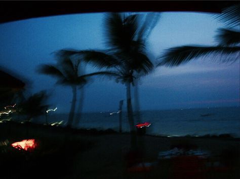 The Beach At Night, Ocean At Night, Beach At Night, Blue Hour, Jolie Photo, Summer Dream, Night Aesthetic, Blue Aesthetic, The View