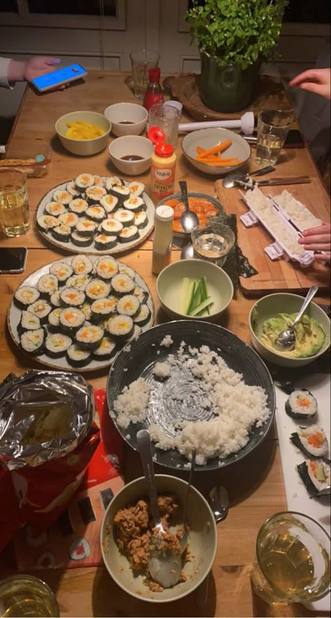 Homemade Sushi Night Aesthetic, Sushi Making Date Night, Making Sushi At Home Aesthetic, Sushi Making Aesthetic, Making Food With Friends Aesthetic, Making Dinner With Friends Aesthetic, Homemade Sushi Night, Homemade Sushi Aesthetic, Making Sushi Aesthetic