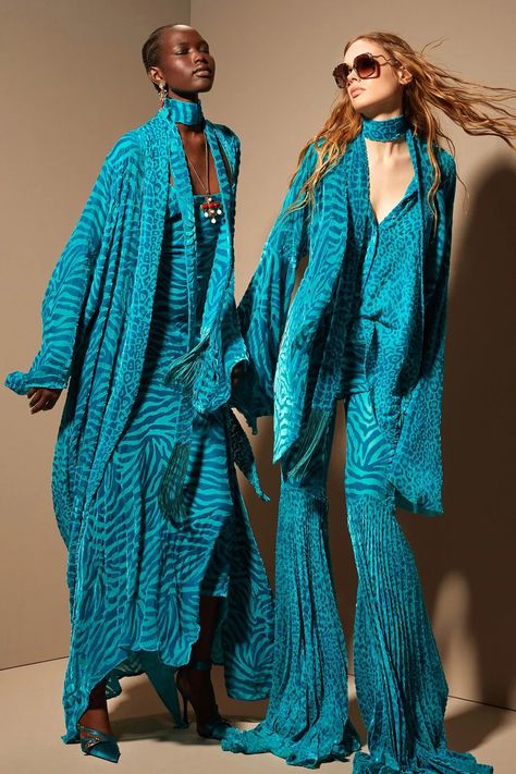 Fashion Trend Forecast, Resort 2024, Trend Forecast, Blue Outfits, 2024 Fashion Trends, 2024 Spring Summer, Spring Fashion Trends, Trends 2024, Print Trends