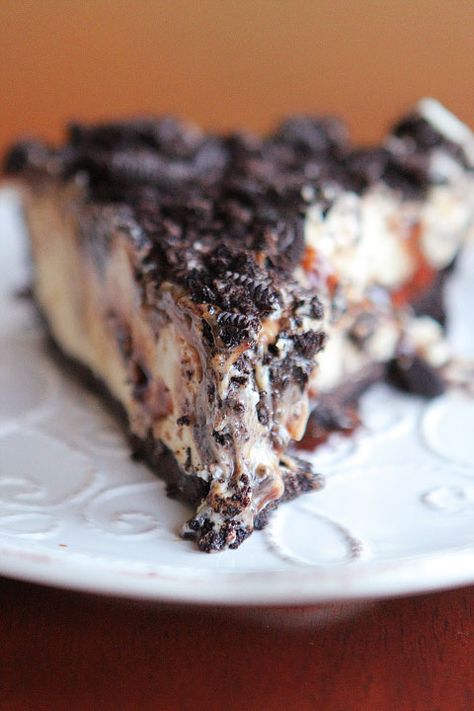 Peanut Butter Oreo Ice Cream Pie Oreo Ice Cream Pie, Ice Cream Cake Recipe Homemade, Summer Pie Recipes, Oreo Ice Cream Cake, Easy Homemade Ice Cream, Homemade Ice Cream Cake, Ice Cream Pie, Butter Ice Cream, Peanut Butter Oreo