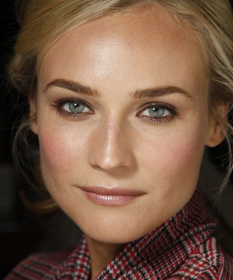 Diana Kruger, Diane Kruger Style, Female Image, Red Dress Makeup, Makeup For Blondes, German Women, Dramatic Classic, Make Up Inspiration, Image Bank