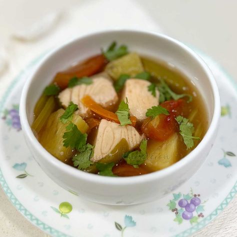 Salmon Soup Recipes, Steamed Whole Fish, Sweet And Sour Soup, Salmon Soup, Canh Chua, Salmon Vegetables, Asian Salmon, Sesame Seed Oil, Tamarind Juice