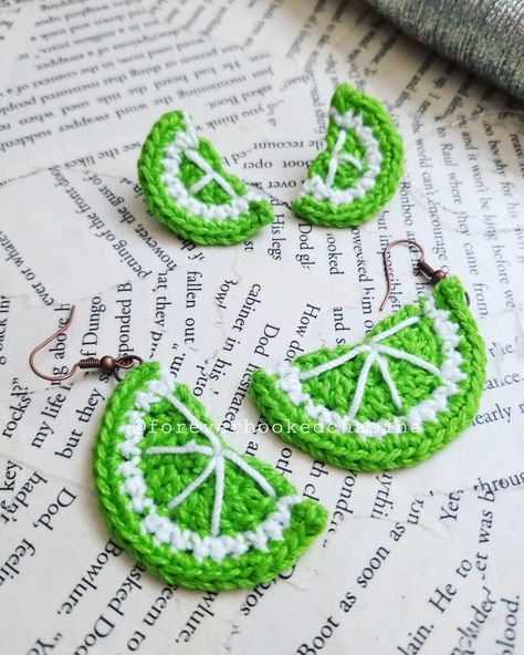 Crochet Lime Slice, Fruit Crochet, Sliced Lemon, Lime Slice, Crochet Store, Crochet Jewlery, Lemon Slice, Fantasias Halloween, Summer Accessories