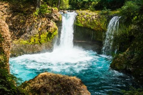 How to Spend a Weekend in the Columbia River Gorge and Hood River, Oregon - The Egresis | Adventures & Photography Colombia River Gorge Oregon, Gorge Best, Columbia River Gorge Oregon, Gorge Oregon, Hood River Oregon, Oregon Hikes, Oregon Vacation, Hood River, Willamette Valley