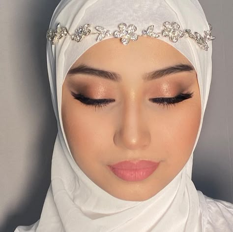 Headpiece With Hijab, Head Jewelry With Hijab, Hijabi Headpiece, Hijab Jewelry Accessories, Hijab With Tiara, Bridal Makeup Hijab, Mekup Bride Simple, Hijab Accessories Headpieces, Wedding Makeup Hijab