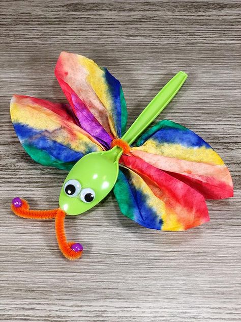 Dragonfly Craft, Easy Summer Crafts, Summer Preschool Crafts, Insects Preschool, Summer Arts And Crafts, Dragon Fly Craft, Insect Activities, Fly Craft, Crafts For Preschoolers