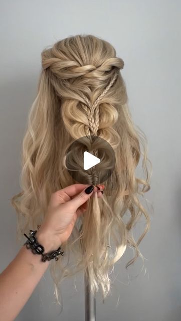 Easy Wedding Hairstyles Long Hair, Fish Braid Half Up Half Down, Diy Half Updos For Long Hair, Half Up Hair Tutorial Wedding, Easy Half Up Half Down Hairstyles Wedding, Boho Style Wedding Hair, Long Hair Upstyles Wedding, Diy Boho Wedding Hair, Braid Hairstyles For Bridesmaids